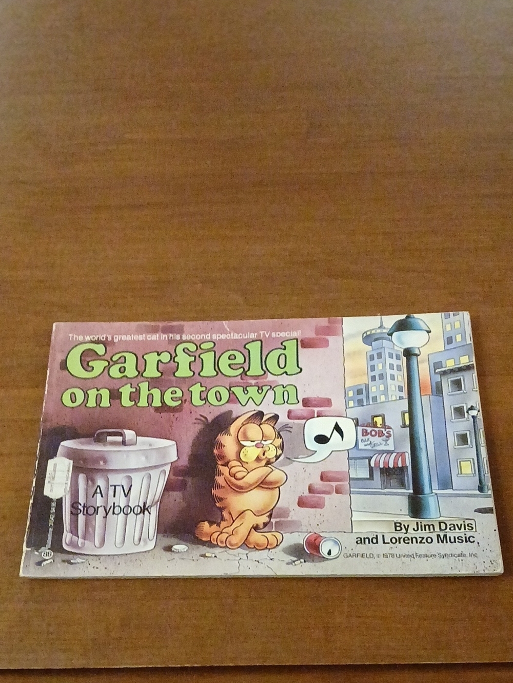 Garfield on the Town Vintage Comic Book 1983 Reto Jim Davis